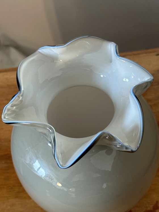 Image 1 of Vase Vintage années 50 en Opaline Grise - Collerette Bleue