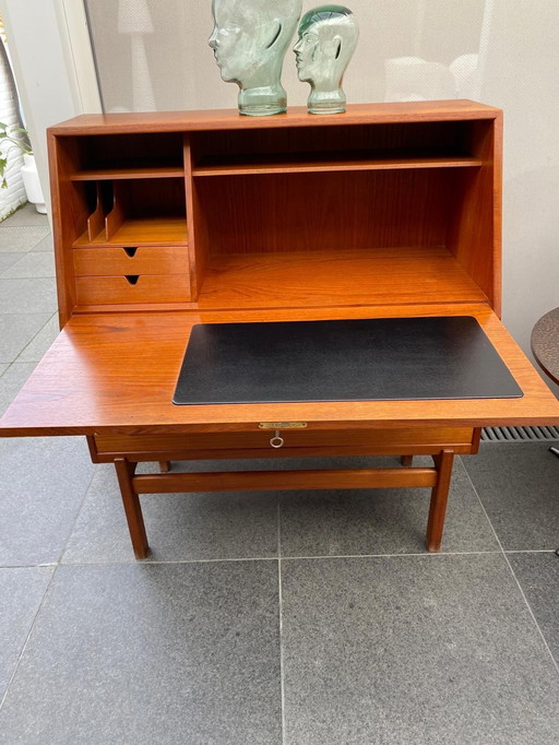 Arne Whal Iversen Secretary Desk