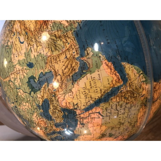 Image 1 of Globo terráqueo antiguo, 1972