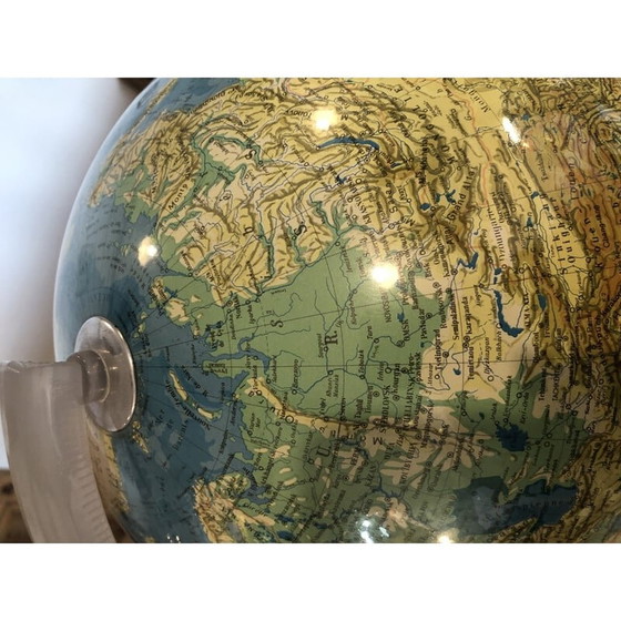 Image 1 of Globo terráqueo antiguo, 1972