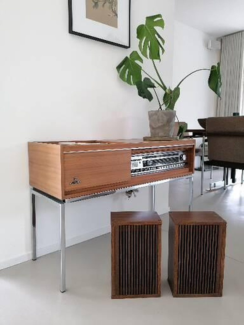 Grundig Studio 600 audio/music furniture with matching speakers