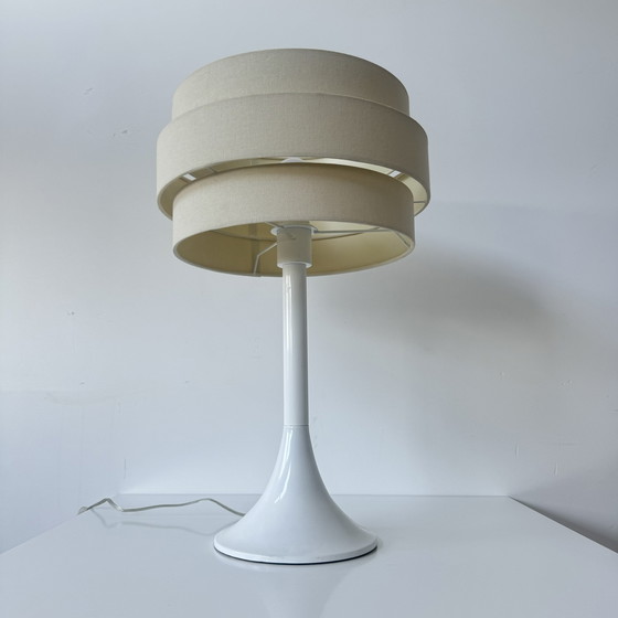 Image 1 of Tulip base table lamp