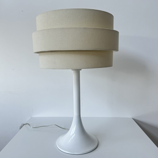 Tulip base table lamp