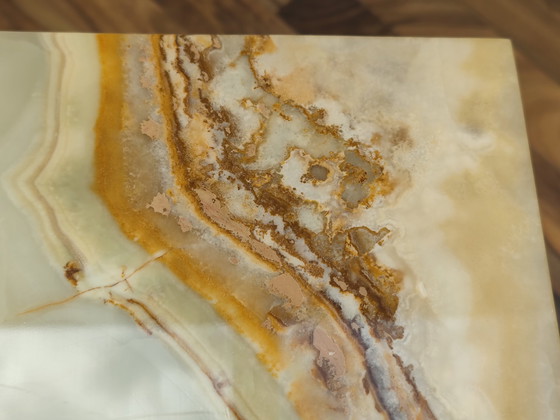 Image 1 of Tavolino, sgabello, gambe color ottone, con piano in marmo lucido, cimelio