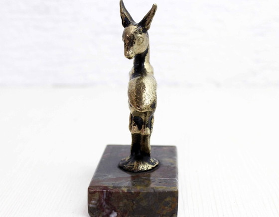 Image 1 of Biche en bronze sur socle en marbre