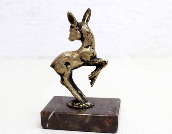 Image 1 of Biche en bronze sur socle en marbre