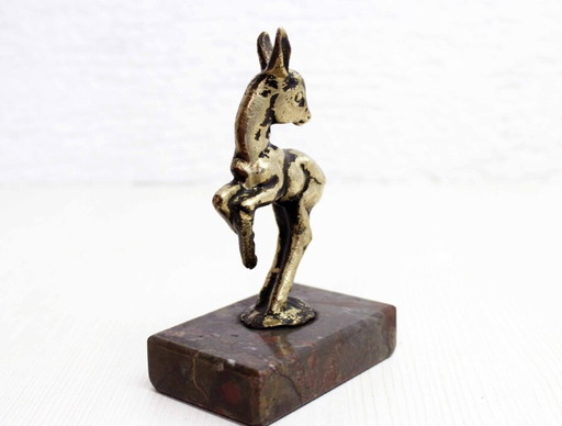 Biche en bronze sur socle en marbre