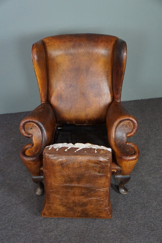 Image 1 of Fauteuil à oreilles en peau de mouton