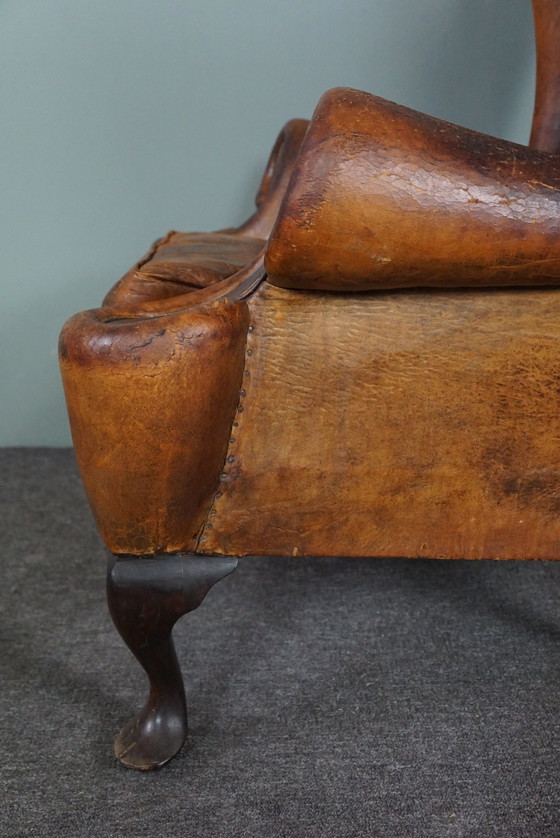 Image 1 of Fauteuil à oreilles en peau de mouton