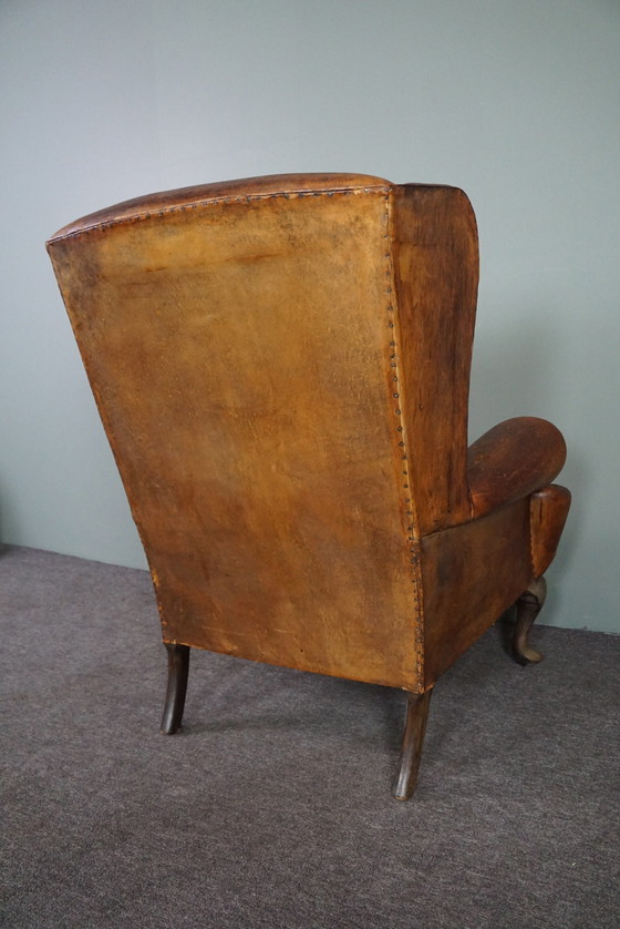 Image 1 of Fauteuil à oreilles en peau de mouton