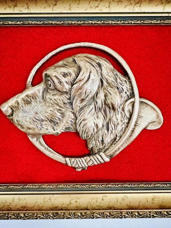 Image 1 of Quadro da parete in ottone con cornice raffigurante un cane e un corno da caccia | 