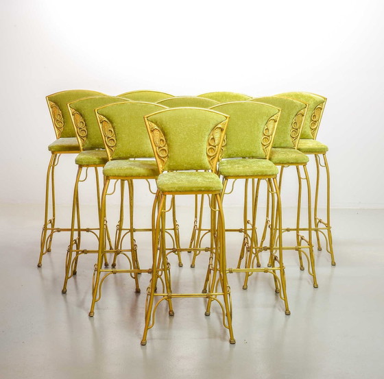 Image 1 of Eleganti sgabelli da bar Cobra dorati con rivestimento in velluto verde lime, anni &#39;70. Set da 10.