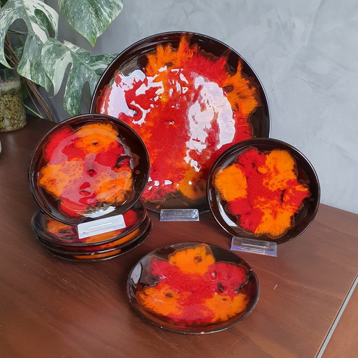 Fat Lava Pastry Bowl Plus 6 Plates 1970s