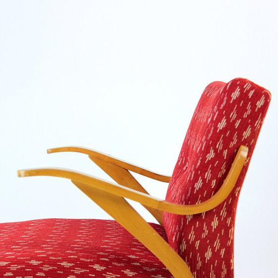 Image 1 of Sillón de mediados de siglo en tela roja y madera clara de Mier, Checoslovaquia, década de 1960