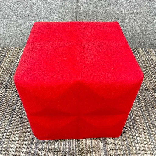 1X Buzzispace Buzzicube Pouf