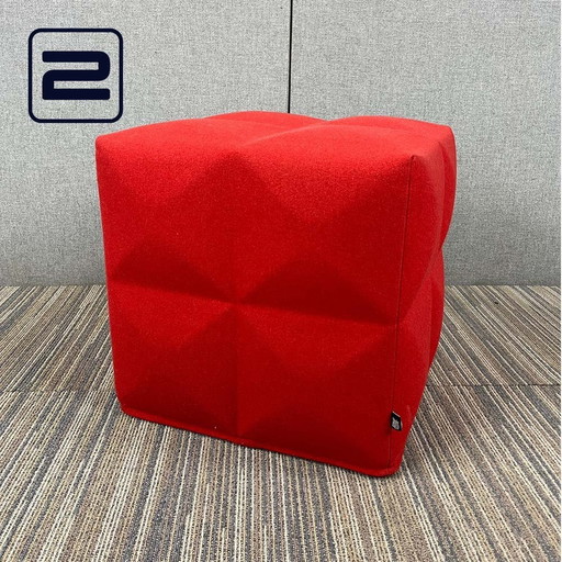 1X Buzzispace Buzzicube Pouf