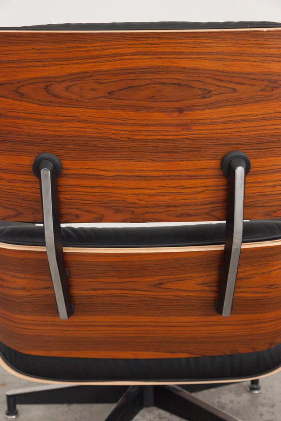 Image 1 of Poltrona e pouf Eames Lounge