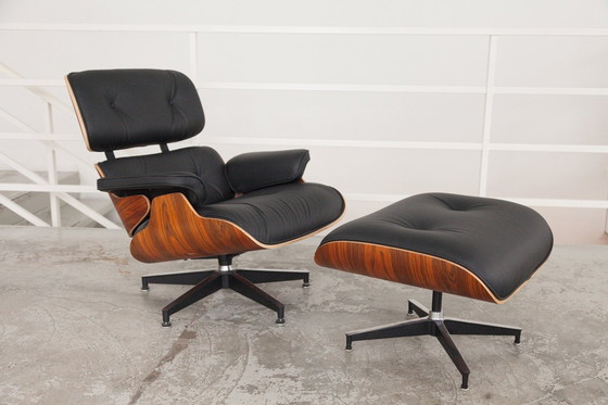 Image 1 of Poltrona e pouf Eames Lounge