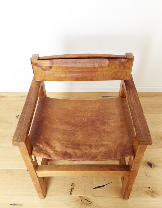 Image 1 of Sillón de madera maciza de pino y piel de silla de montar de Biosca