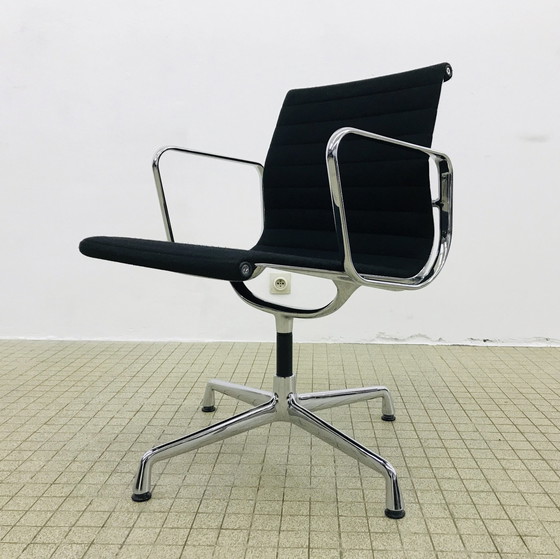 Image 1 of Chaise Eames en aluminium Vitra