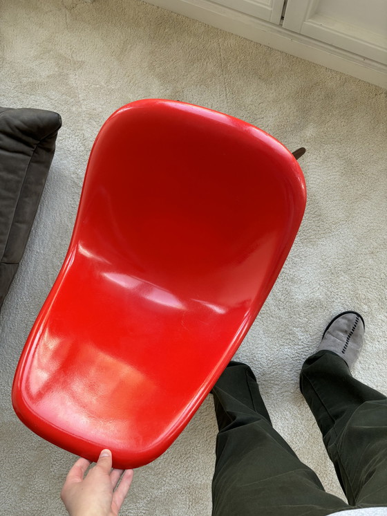 Image 1 of Chaise Eames DSW en fibre de verre rouge