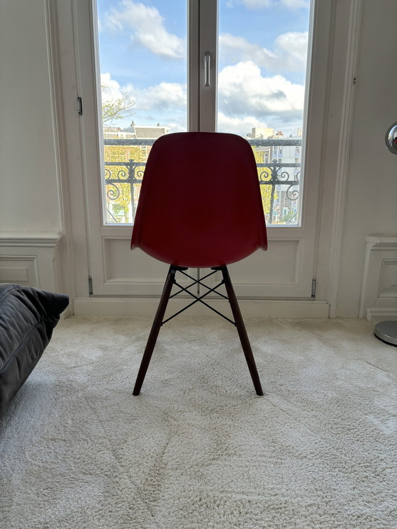 Image 1 of Chaise Eames DSW en fibre de verre rouge