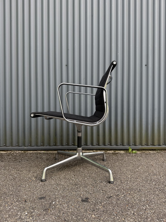 Image 1 of 1x used EA108 conference chair black hopsak