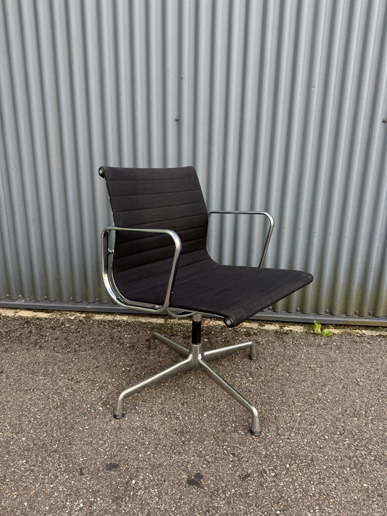 Image 1 of 1x used EA108 conference chair black hopsak