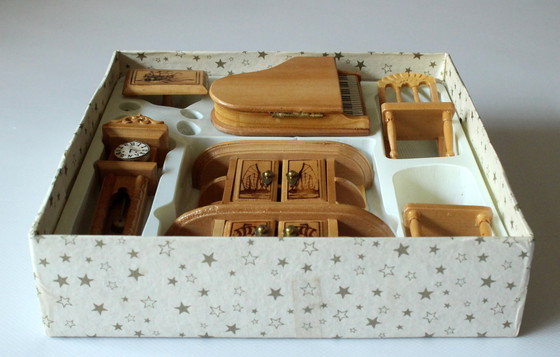 Image 1 of Miniature living room furniture for the doll's house, 6-piece set, vintage