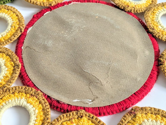 Image 1 of Specchio sospeso in macramè | Arte in fibra floreale vintage | Anni '70