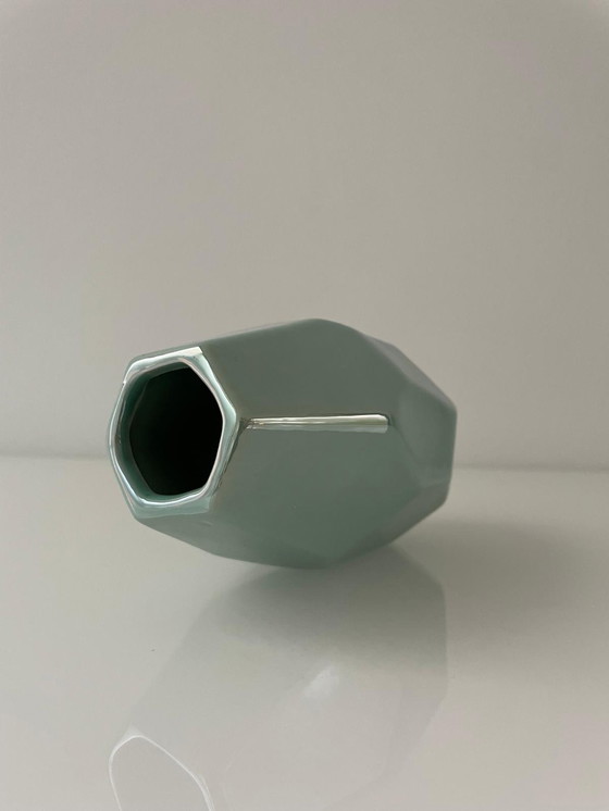 Image 1 of Jarrón geométrico turquesa con esmalte de nácar