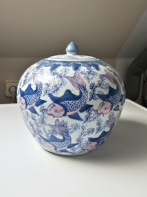 Chinese Porcelain Pot Koi Carps Fish.