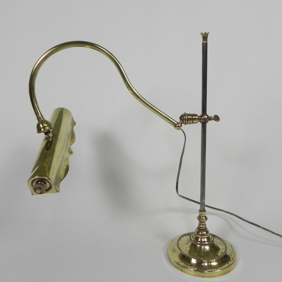 Image 1 of Lampe de bureau en laiton, avec abat-jour rotatif, années 1930