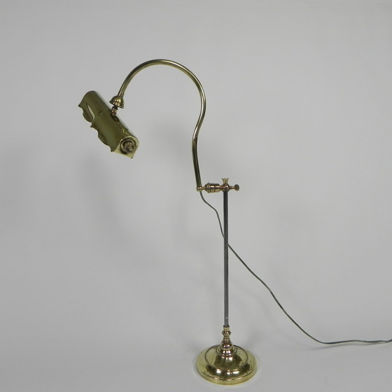 Image 1 of Lampe de bureau en laiton, avec abat-jour rotatif, années 1930