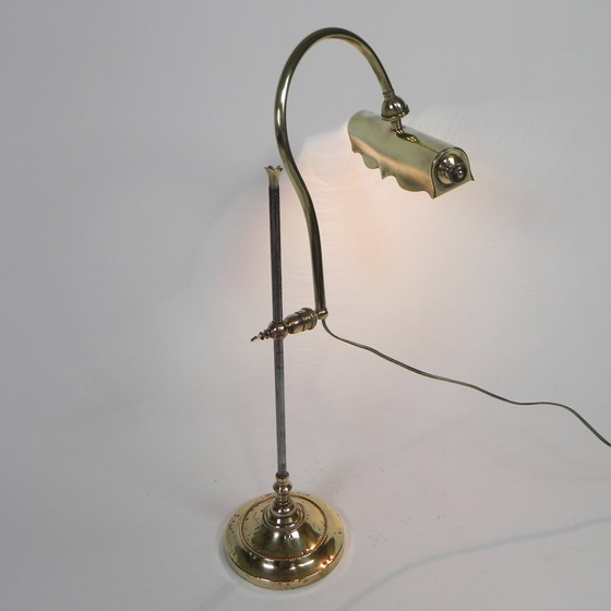 Image 1 of Lampe de bureau en laiton, avec abat-jour rotatif, années 1930