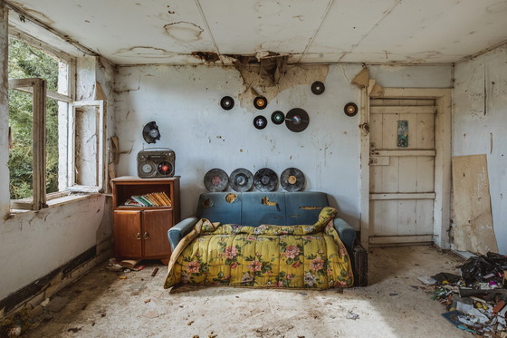 Image 1 of Jef Peeters - Abandoned house Rock & Roll