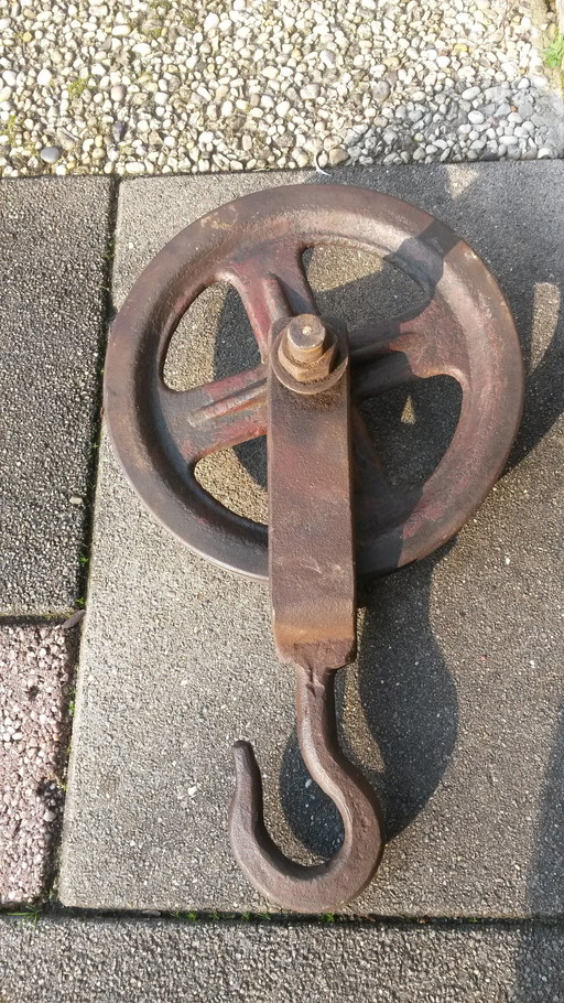 Antique Lifting Wheel 50 Cm Long For Canal House Removal