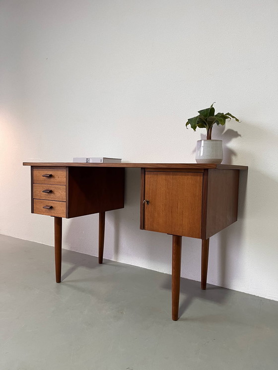 Image 1 of Bureau vintage danois en teck