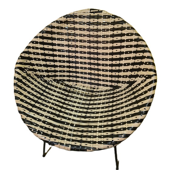 Image 1 of Round black and white braided tub chair from the 1960s