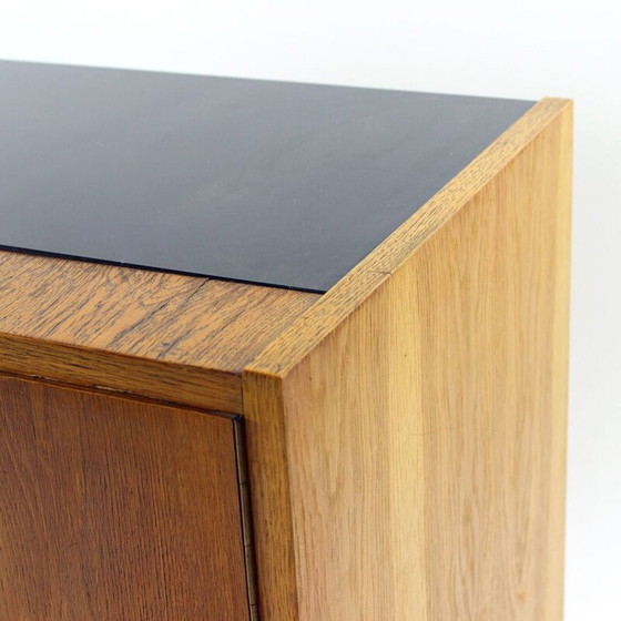 Image 1 of Credenza vintage in rovere e vetro nero, Cecoslovacchia 1960