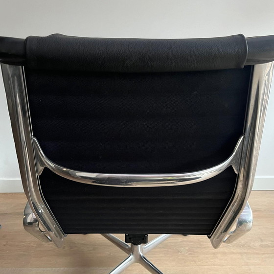 Image 1 of Vitra EA124 lounge chair black leather seat