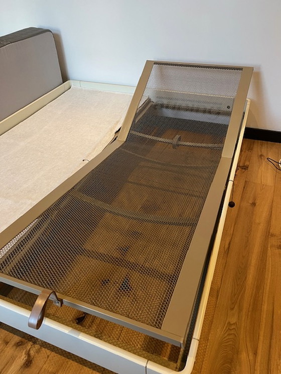 Image 1 of Auping Auronde bed, design by Frans de la Haye