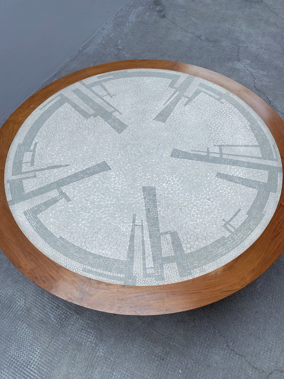 Image 1 of Table basse ronde mosaïque années 1960 style Heinz Lilienthal noyer 115cm