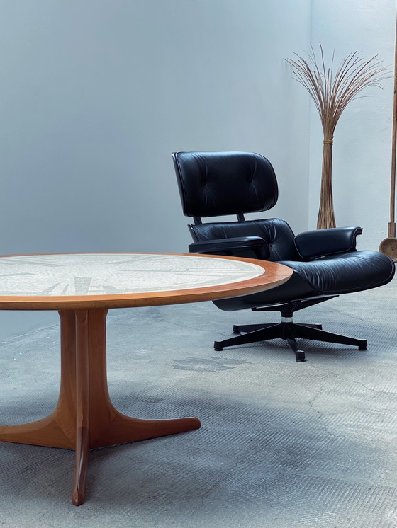 Image 1 of Coffee table 1960s round mosaic in the style of Heinz Lilienthal walnut 115cm