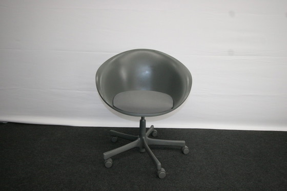 Image 1 of Vitra Hula Hoop fauteuil pivotant Philippe Starck