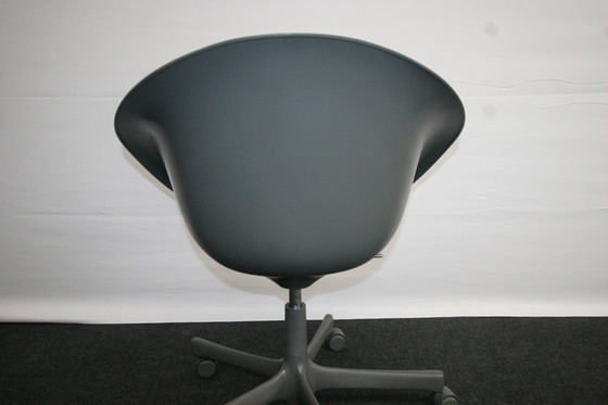 Image 1 of Vitra Hula Hoop fauteuil pivotant Philippe Starck