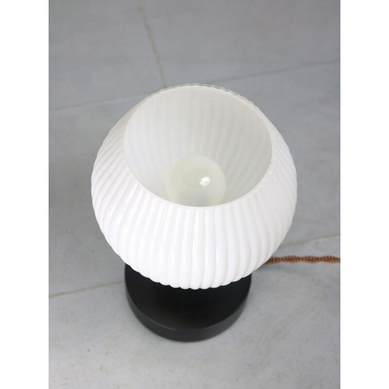 Image 1 of Lampada da tavolo in ottone e opalino di metà secolo