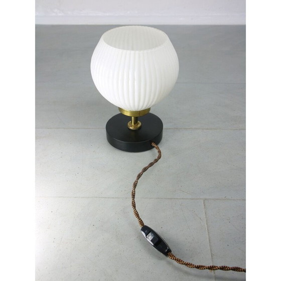 Image 1 of Lampada da tavolo in ottone e opalino di metà secolo