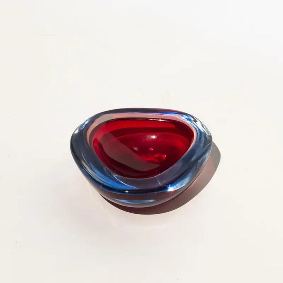 Image 1 of VIntage driehoekig massief Italiaans ''Sommerso'' Muranoglas, Flavio Poli stijl