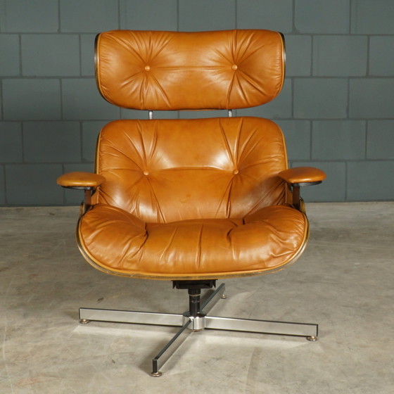 Image 1 of Mid - Century swivel armchair